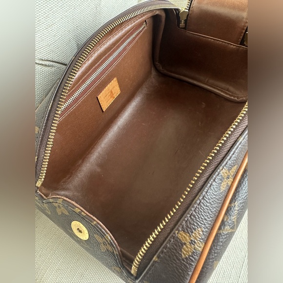 SOLD - Authentic Louis Vuitton Dopp Kit Toilet Pouch - Picture 10 of 13